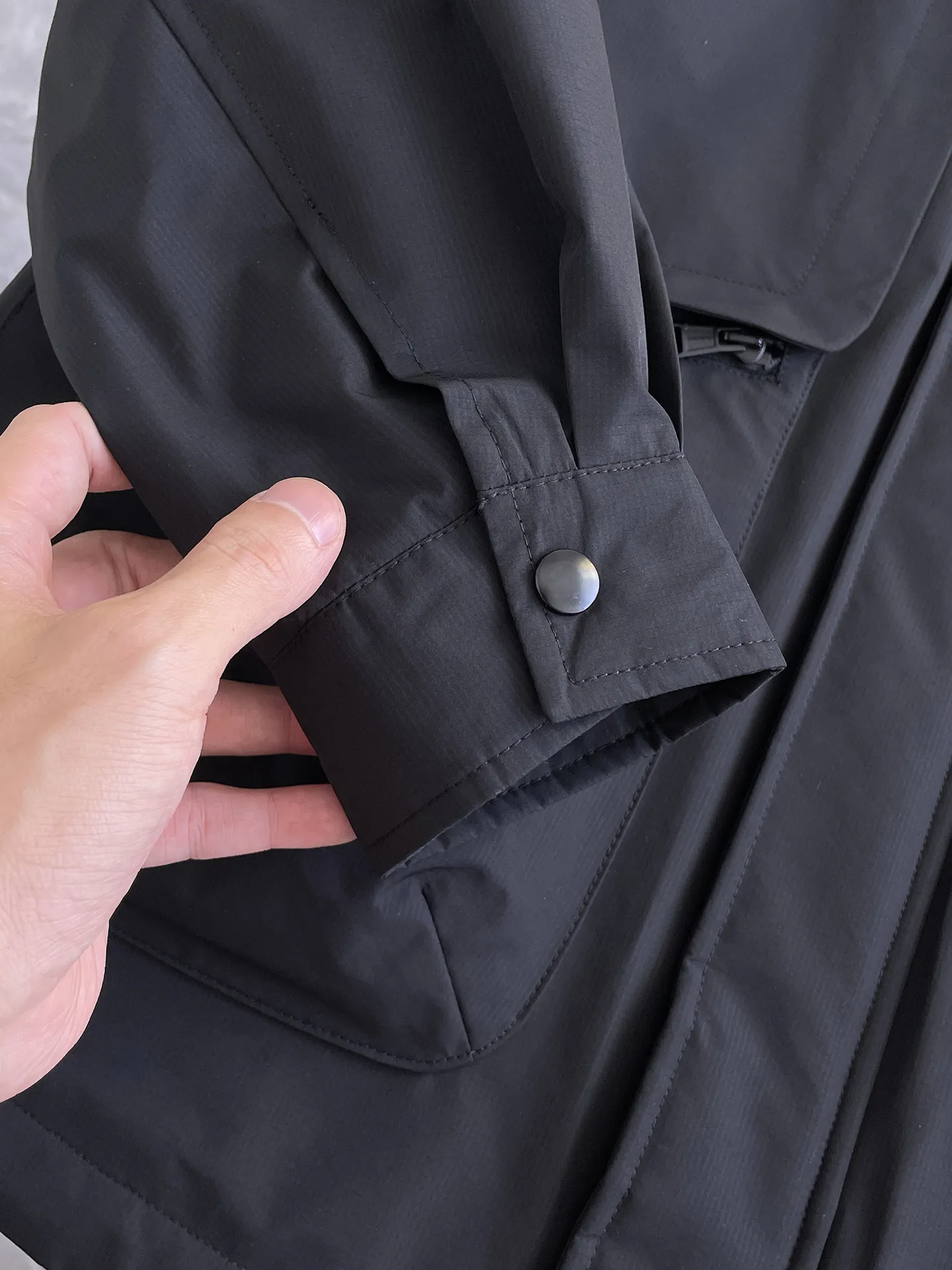 Balenciaga 2026 Autumn and Winter New Arrival Down Jacket. Original 1:1 customized hardware accessories, all imported and original customization. Welcome to compare at the counter. Absolutely high quality. Made of top-grade 95 down. Super soft. Full and fluffy. Super heavy workmanship. Fabric workmanship. 👍Perfect version. Note⚠The fabric is super comfortable. Exclusive model. Non-market goods. A 1 Same Style Size for men and women: M ~ XXXL